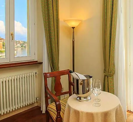 Lägenhetshotell Taverna Bleu 3*