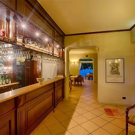 Lägenhetshotell Taverna Bleu Sala Comacina