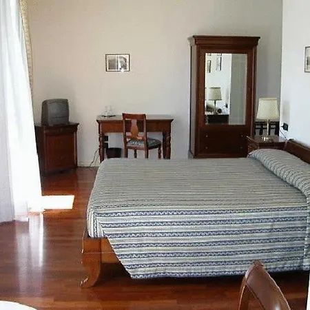 Lägenhetshotell Taverna Bleu 3*