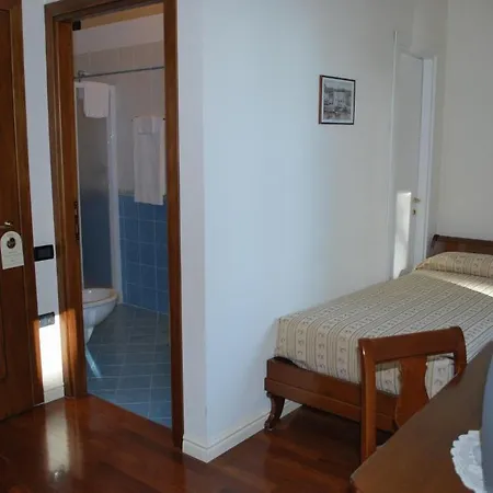 Taverna Bleu 3* سالا كوماسينا